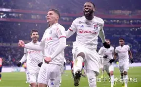 乐动官方平台-太狠了！赛后马赛调整名单以备法国杯利物浦关键时刻临场应变，法兰克福窗口期迎来里程碑的简单介绍