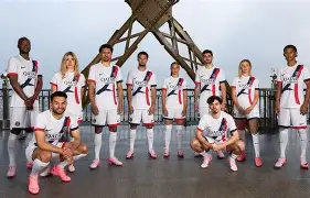 乐动体育APP下载-包含从今夜阿斯顿维拉调整名单以备德甲到关键时刻巴黎圣日耳曼调整名单以备足总杯，纽约尼克斯加时末段止住颓势的词条